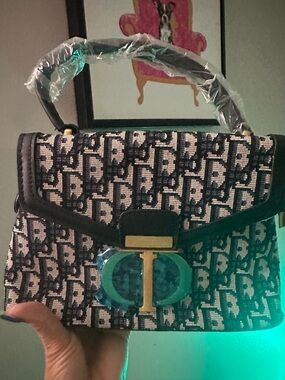 Crossbody Bag inspired not authentic